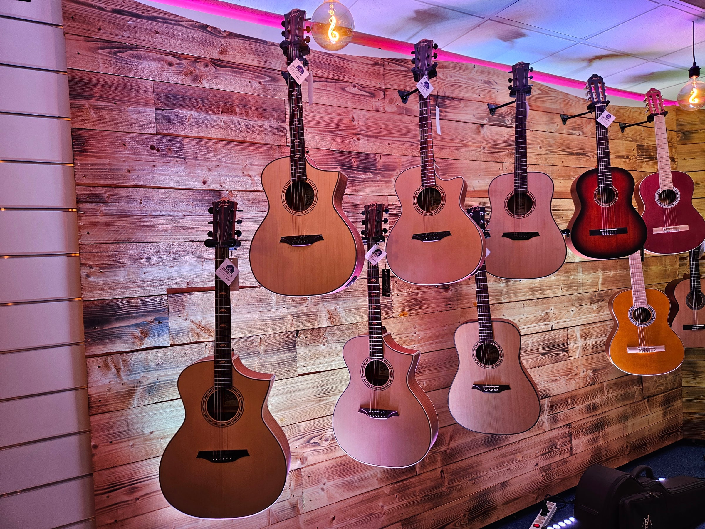 Bromo Acoustic Guitars