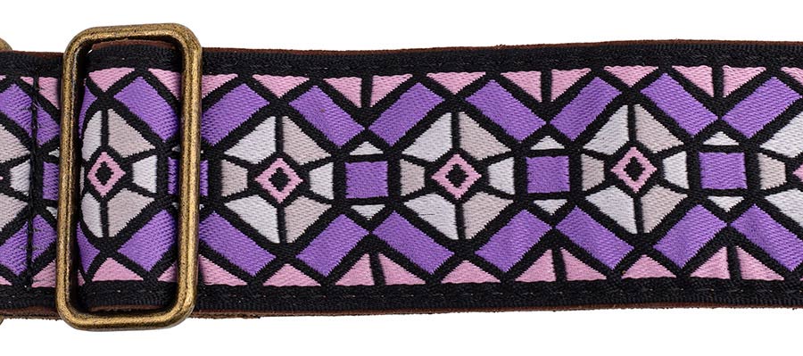 Gaucho GST-1282-4 Classic Jacquard Series Gitaarband van 5 cm breed jacquardweefsel, leren uiteinden met bevestigingspinnen, messing gesp en suède achterzijde, paars-roze