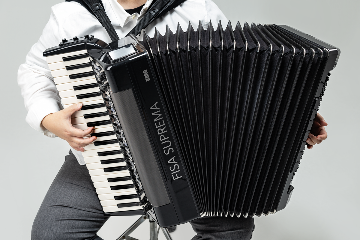 Korg Digitale accordeon, FISA SUPREMA, 41 toetsen, 120 bassen, Metallic Black