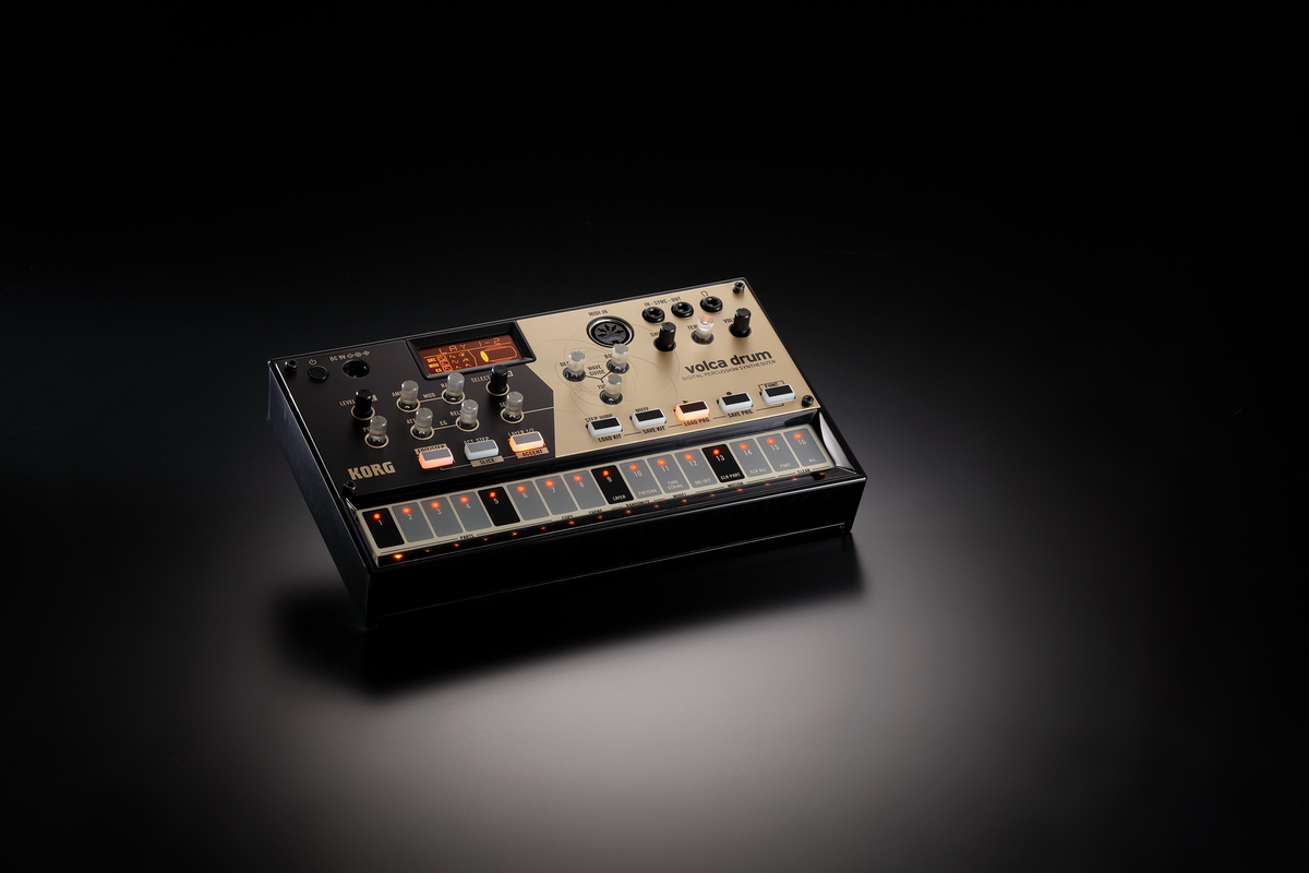 Korg Synthesizer, digitaal, volca drum, Physical Modelling, 6 parts, Sequencer