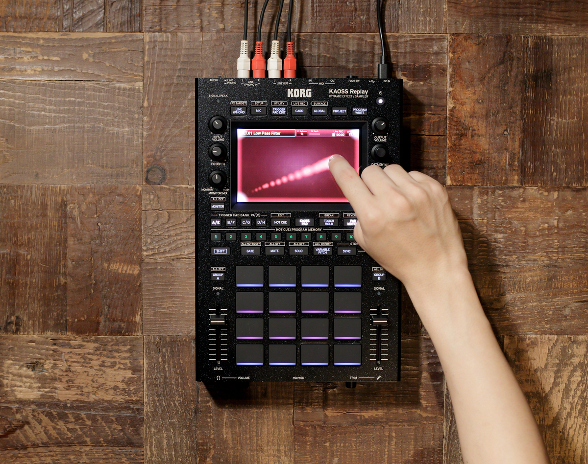 Korg Sampler, KAOSS Replay, 5" LCD Touchdisplay, 16 Pads, 128 Effecten
