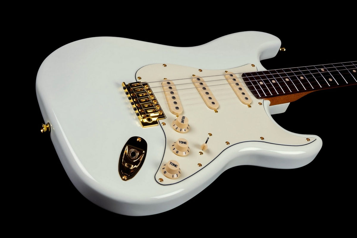 JET Guitars JS-380 OW G – elektrische gitaar – S-'plus' stijl SSS Alnico V Goud hardware Wit, palissander toets