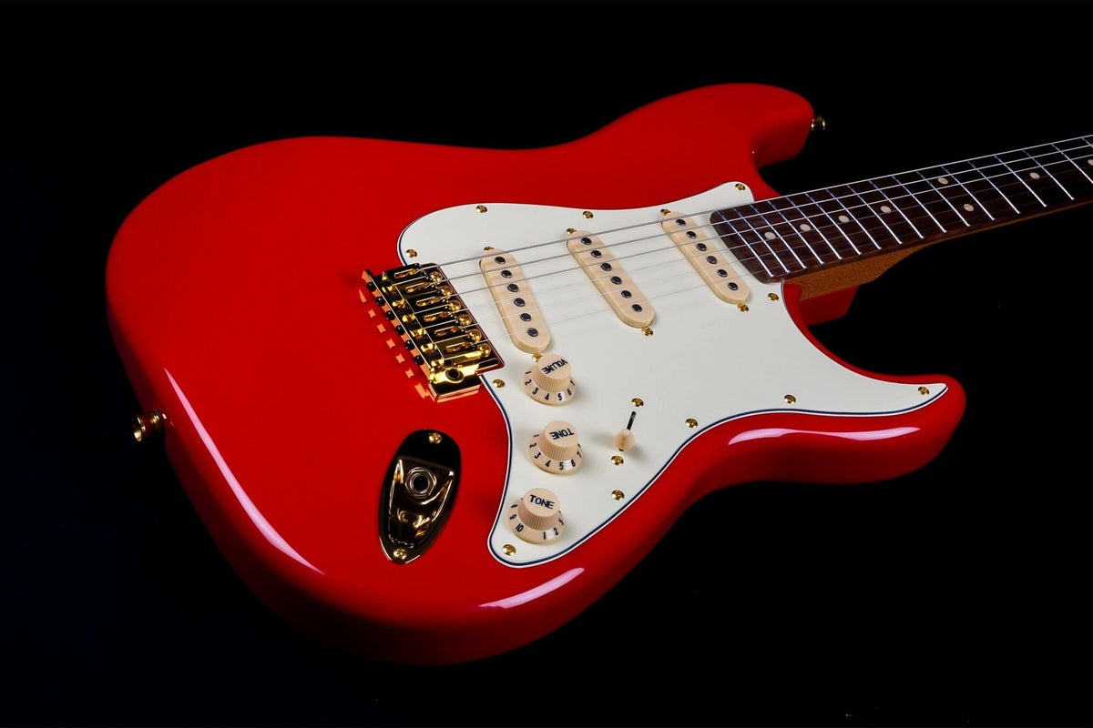 JET Guitars JS-380 RD G – elektrische gitaar – S-'plus' stijl SSS Alnico V Goud hardware Rood/ palissander toets