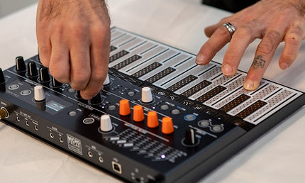 Arturia - Armicrofreak - Experimental Hybrid Synth