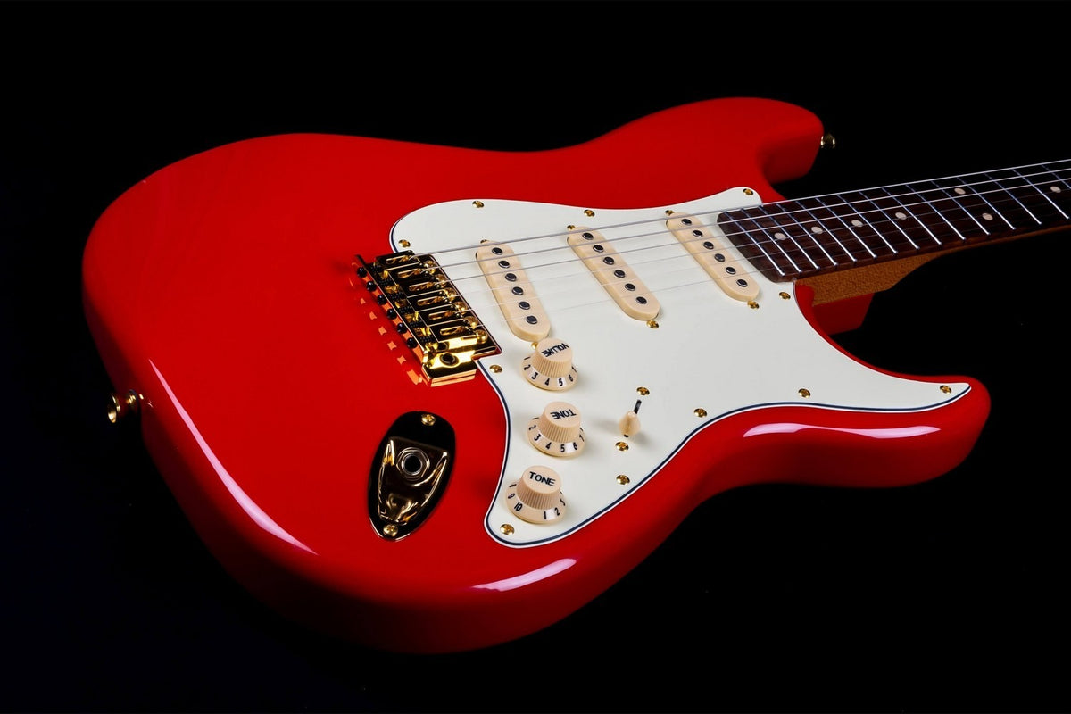 JET Guitars JS-380 RD G – elektrische gitaar – S-'plus' stijl SSS Alnico V Goud hardware Rood/ palissander toets