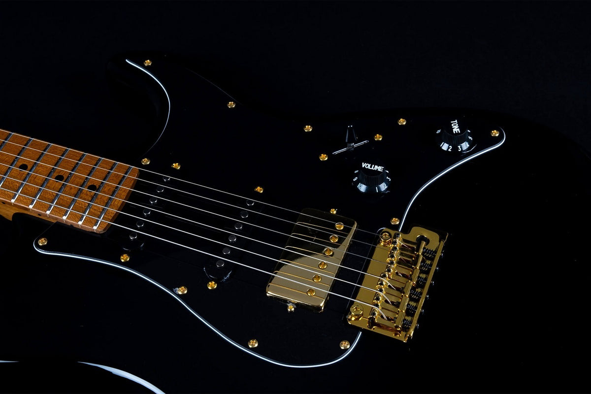 JET Guitars JS-400 BK G – elektrische gitaar – S-stijl HSS Goud hardware Zwart