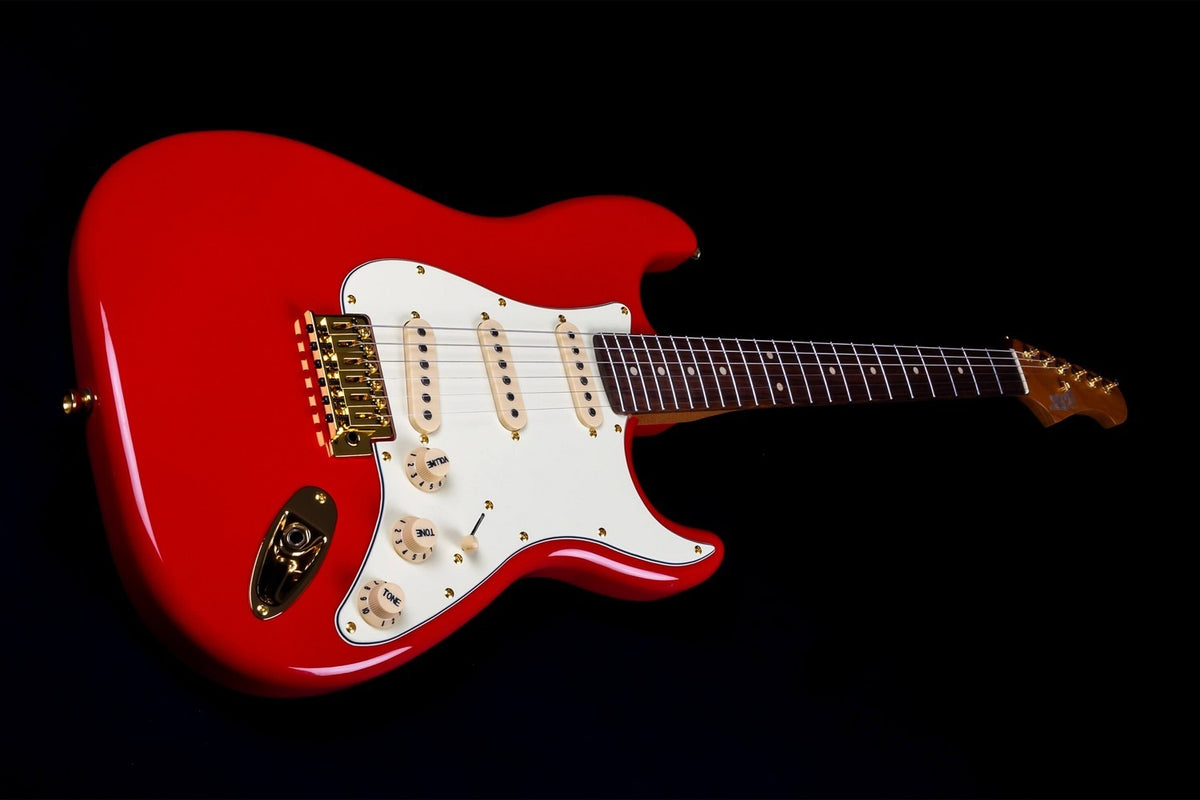 JET Guitars JS-380 RD G – elektrische gitaar – S-'plus' stijl SSS Alnico V Goud hardware Rood/ palissander toets