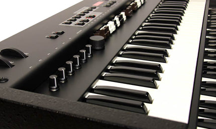 dual manual midi controller, 2x 61 waterfall keys, 20 drawbars, 6 pots, fully programmable