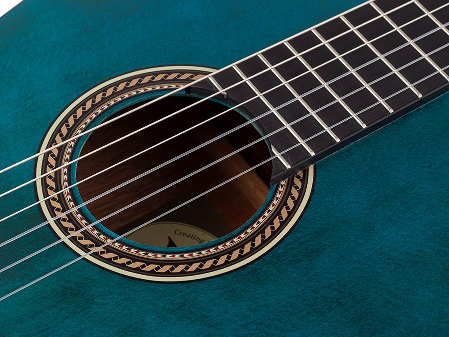 Valencia - VC204TBU - Classic Guitar 4/4 – Transparent Blue