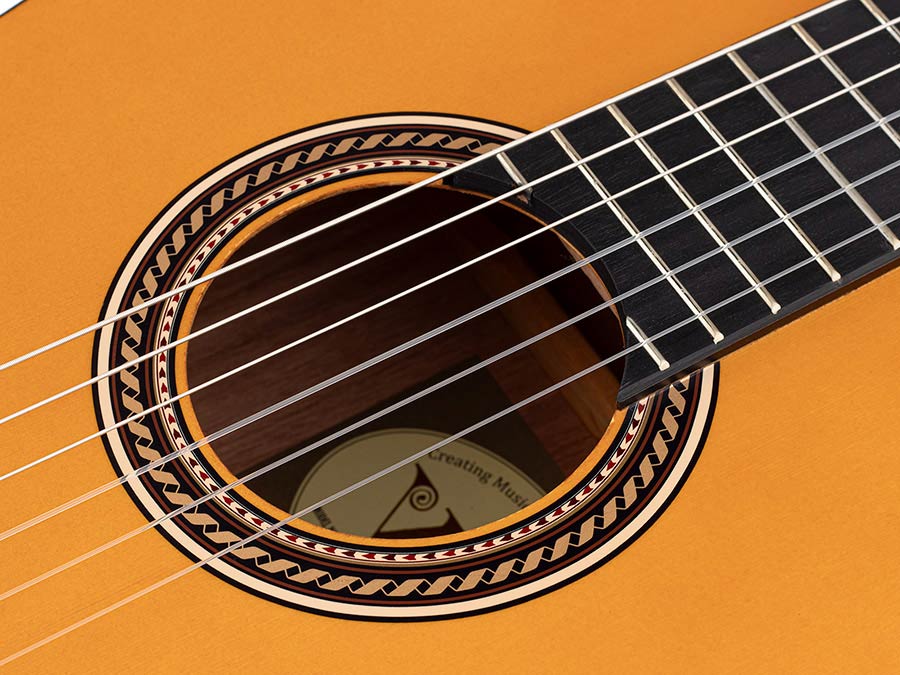Valencia - VC203 - Classic Guitar 3/4 – Antique Natural