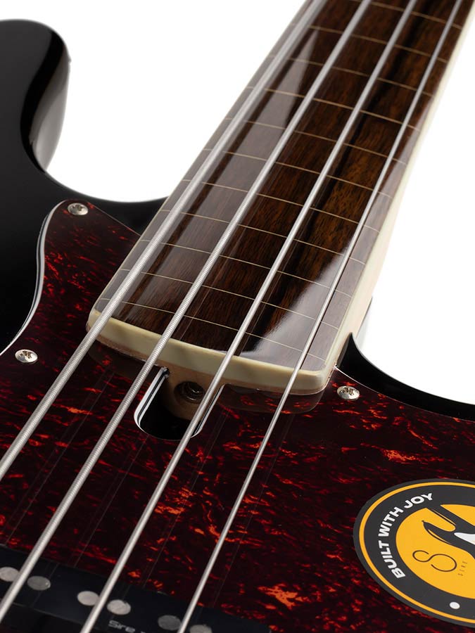 Sire Basses - V7+ A4f/bk - Fretless Alder 4-String Active Bass Guitar – Black
