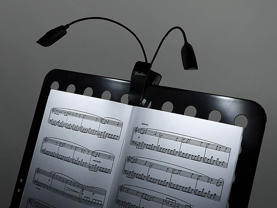 music stand light fixture with 2x 3 LEDs, with adjustable brightness, 3xAAA 1.5v included