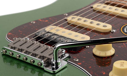 electric guitar S-style sherwood green