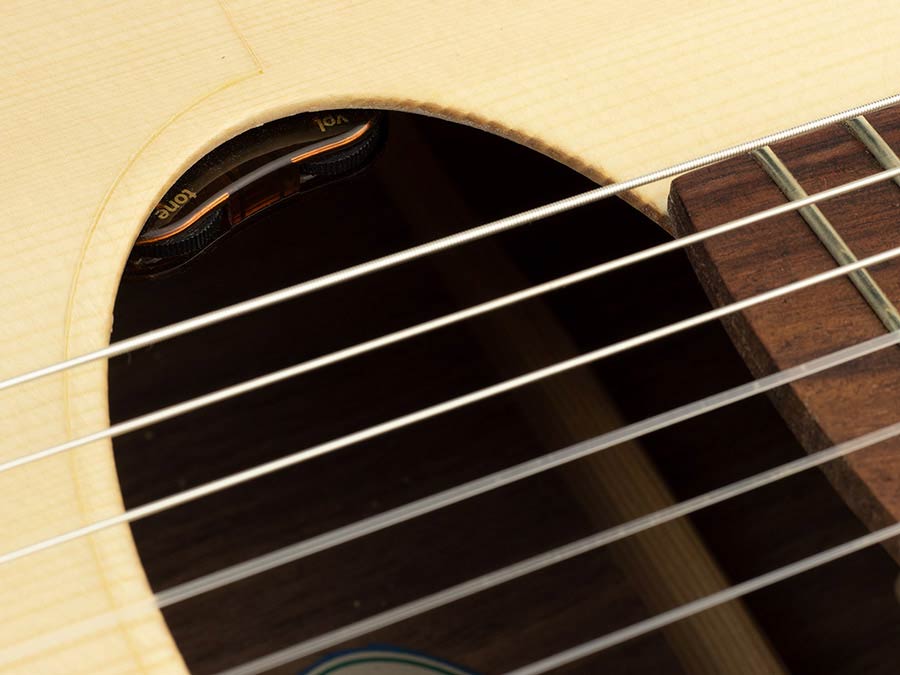 Kremona - DAIMEN - Classic Guitar Solid Spruce and Walnut