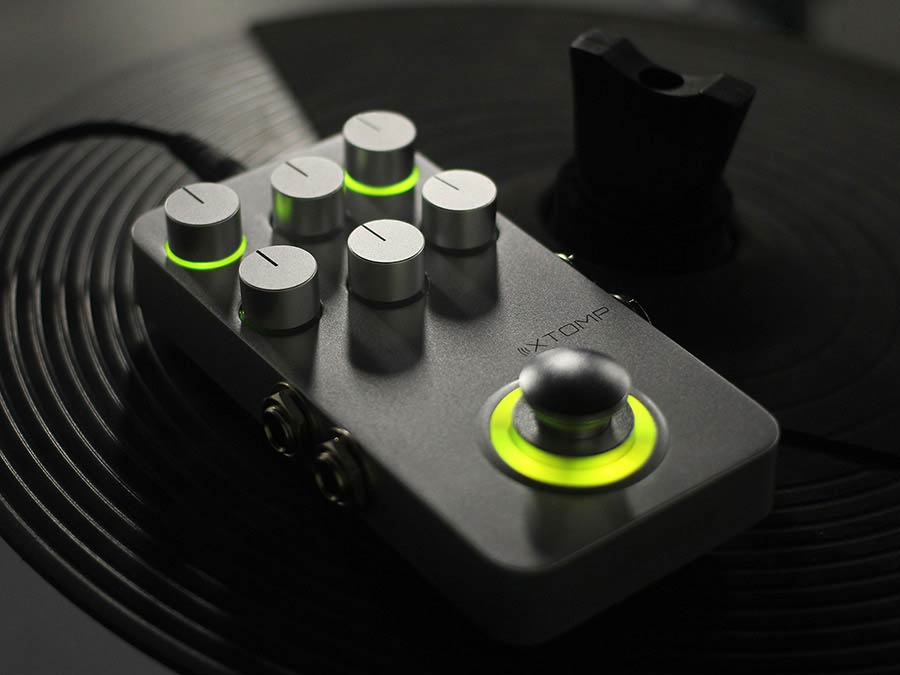 HoTone - XP-10 - Modeling Multi-Effect Pedal XTOMP controlled by IOS or Android device (bluetooth)