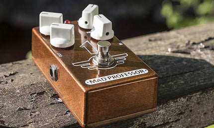 effect pedal "1" Brown Distortion with reverb