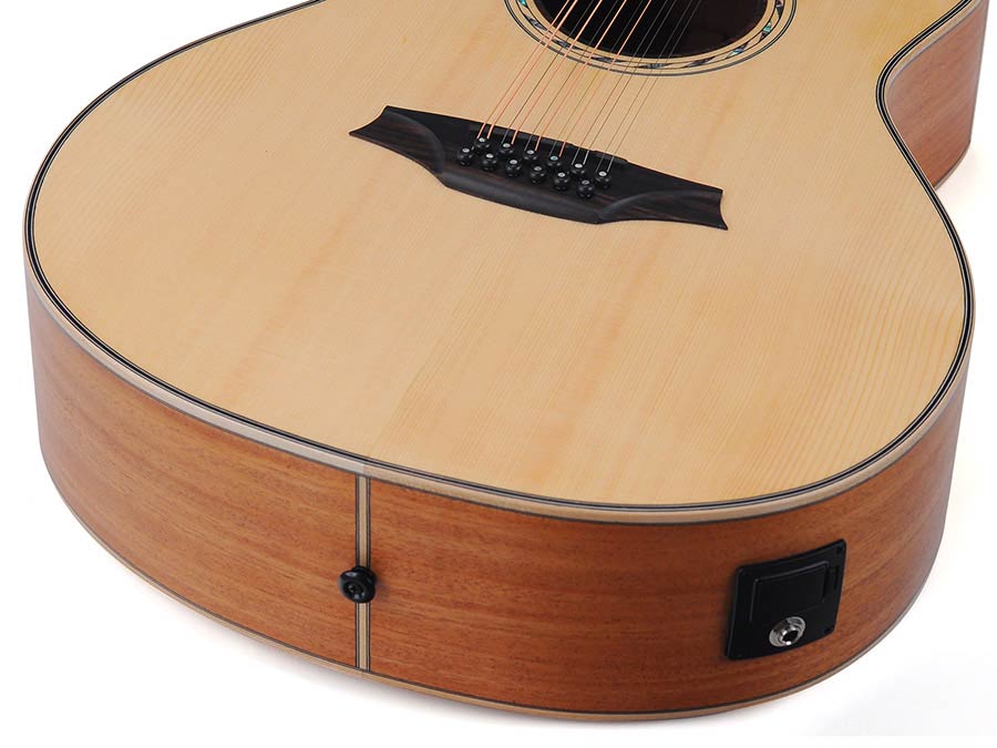 12-string auditorium guitar, solid spruce top, mahogany b&s, cutaway+EQ, amara ebony fb, gigbag