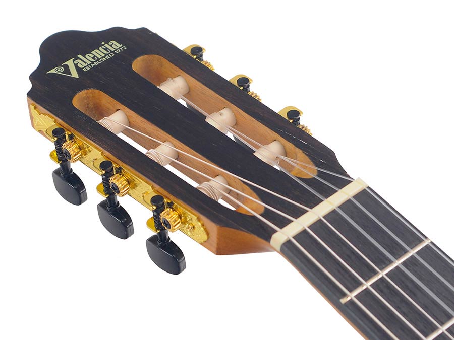 Valencia - VC304CE - Classic Guitar 4/4 – Cutaway, Natural