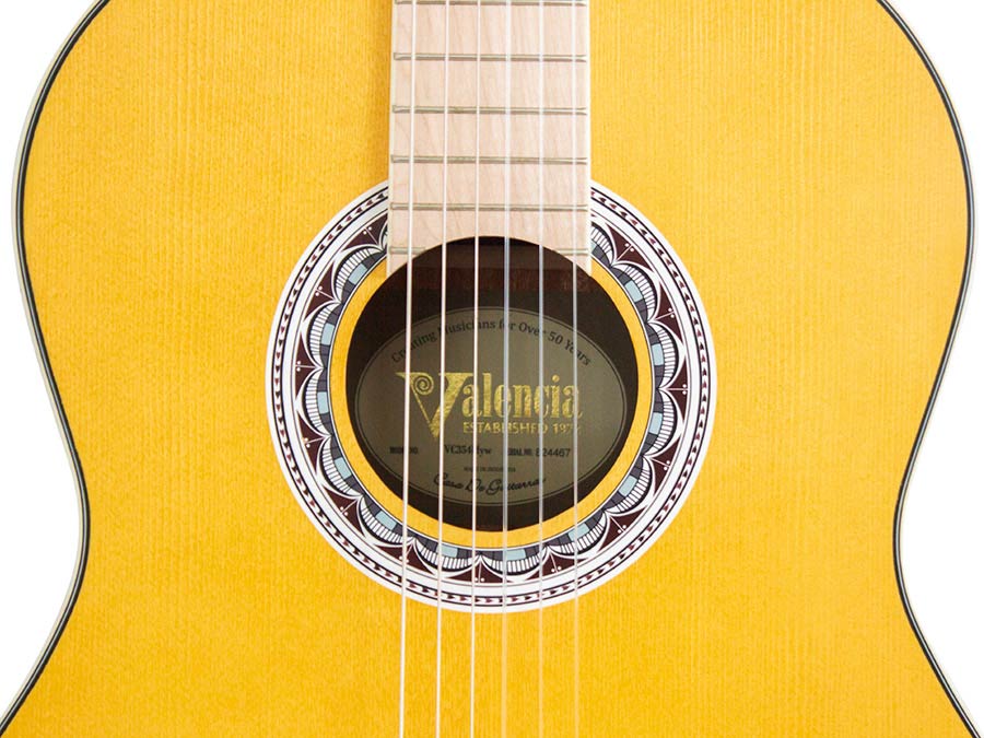 Valencia - VC354YW - Classic Guitar 4/4 – Mahogany, Yellow