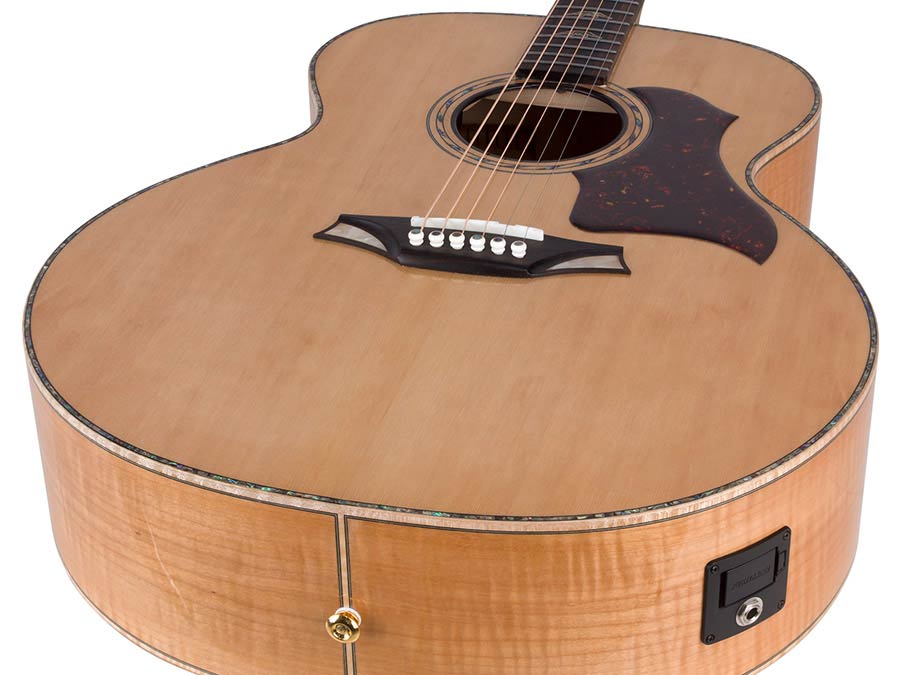 jumbo guitar with solid spruce top, maple b&s, amara ebony fb, with deluxe gigbag and wooden stand