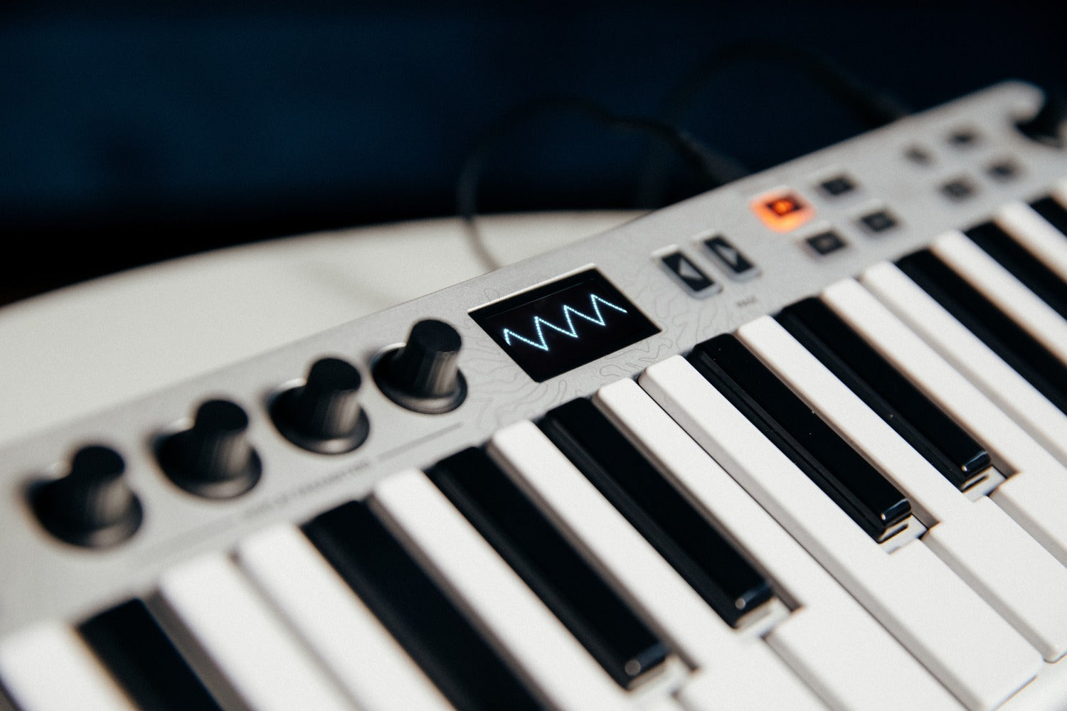 ESI Audio - ESIXSYNTH - Ultra-thin 25-Key Synth W/ Interface