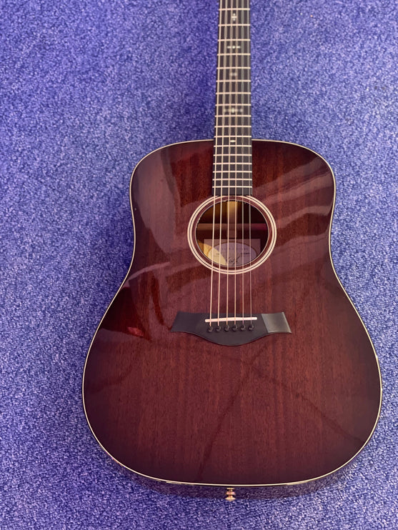 Taylor 520 Dreadnought Acoustic Guitar Incl. Boston Case