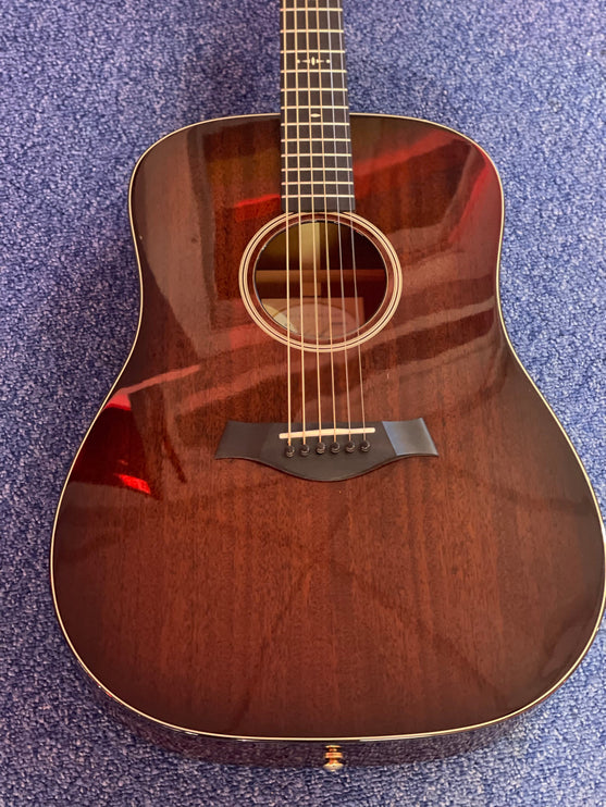 Taylor 520 Dreadnought Acoustic Guitar Incl. Boston Case