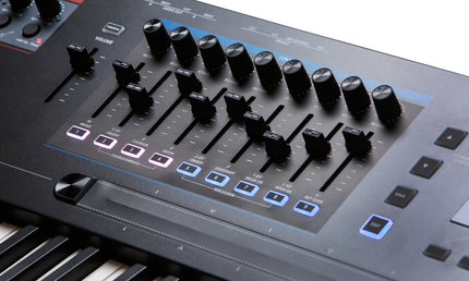 Kurzweil – K2700 – Synthesizer