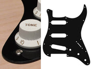 Boston ST-113-B slagplaat, Stallion, 1 ply, black, standaard, SSS, 3 pot holes, 3-5 switch
