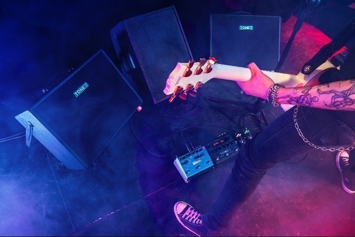 IK Multimedia - IKMTONEXCAB - Compact Full-range Flat-response 12" Celestion Guitar Cabinet