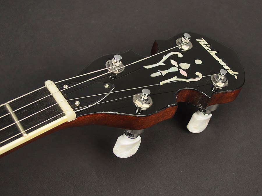 Richwood RMB-604-SS Heritage Series tenorbanjo 4-snarig, mahonie ketel, 17 frets