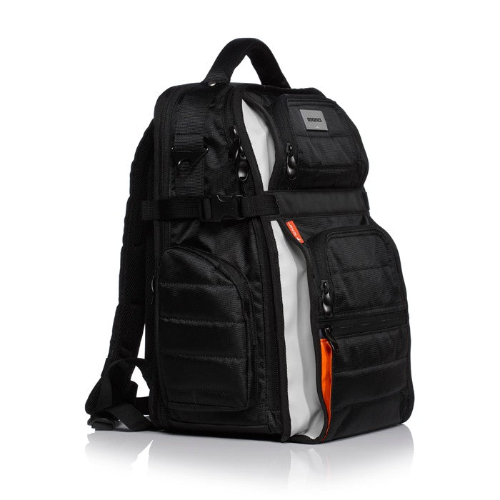 mono - Classic FlyBy Backpack, Black